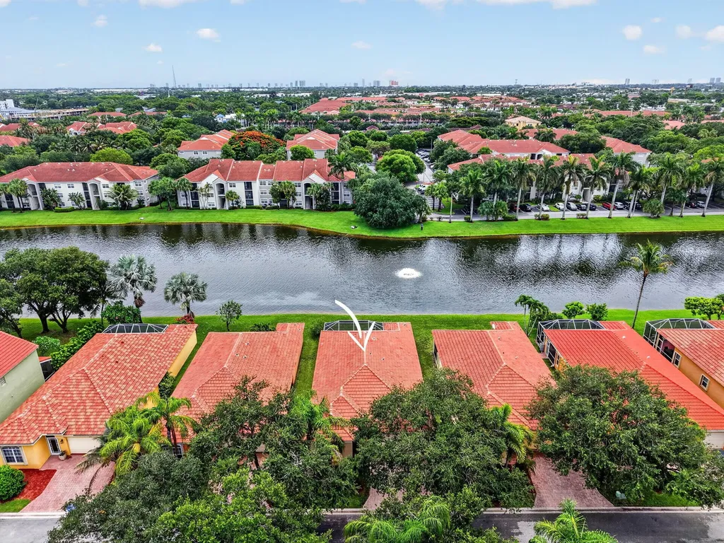 8021 Via Hacienda Riviera Beach FL 33418
