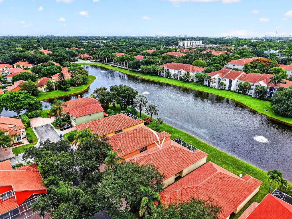 8021 Via Hacienda Riviera Beach FL 33418