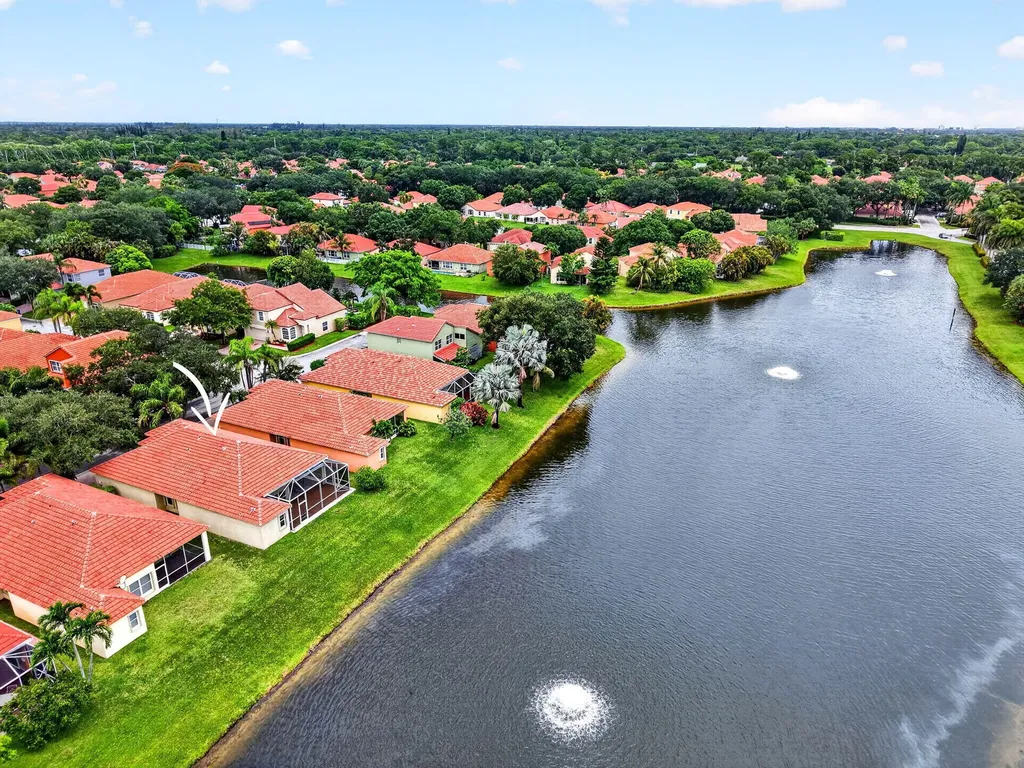 8021 Via Hacienda Riviera Beach FL 33418