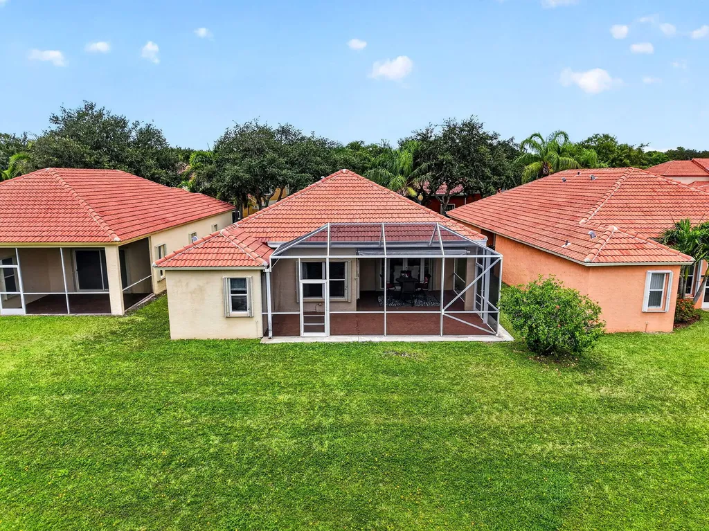 8021 Via Hacienda Riviera Beach FL 33418