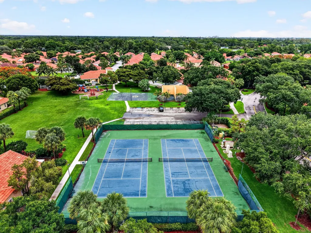 8021 Via Hacienda Riviera Beach FL 33418