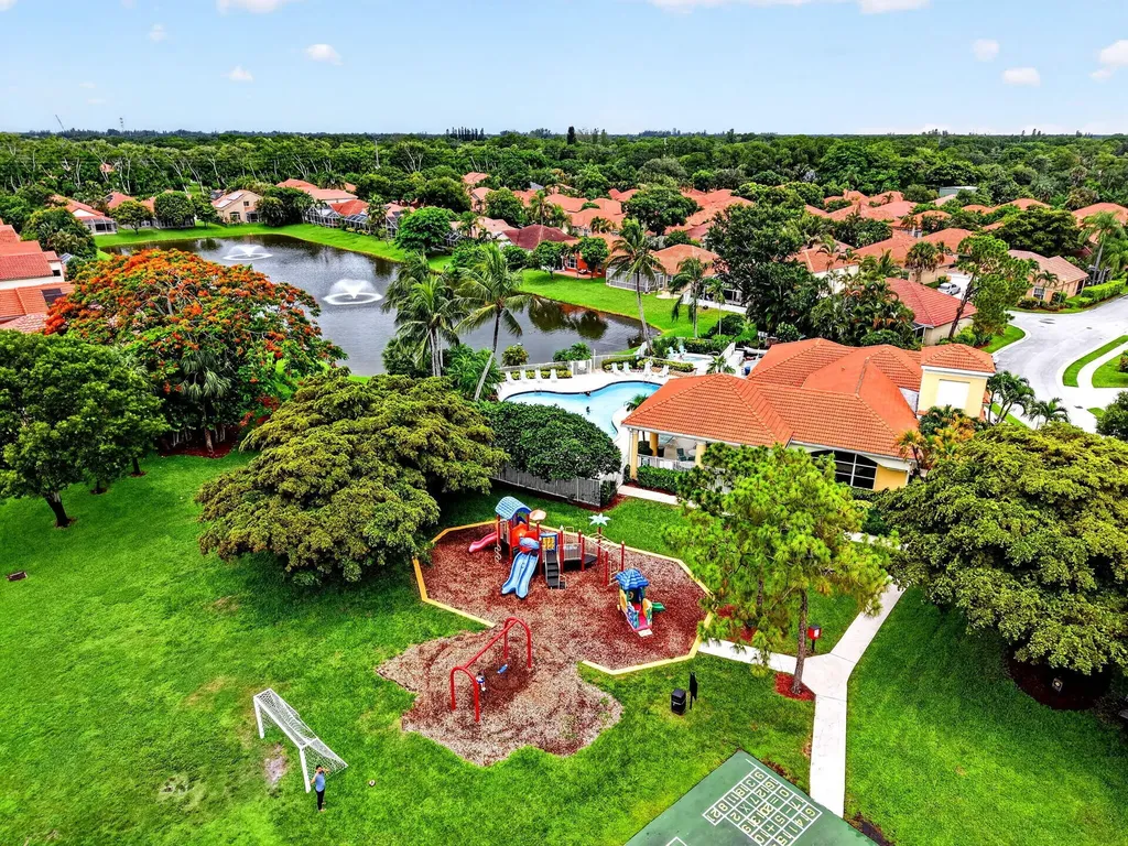 8021 Via Hacienda Riviera Beach FL 33418
