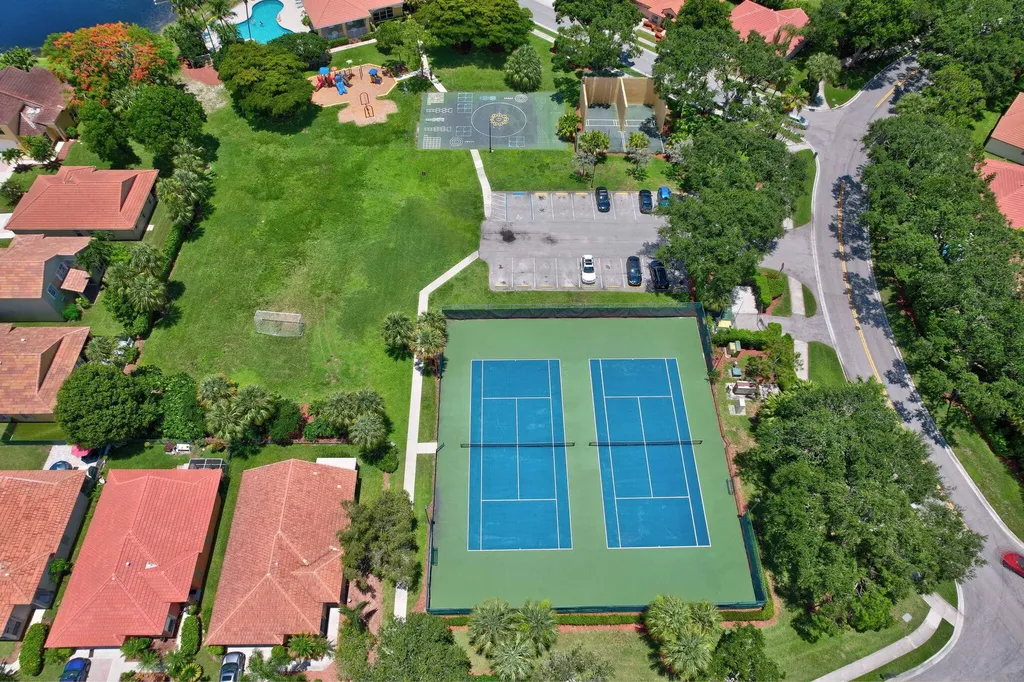 8021 Via Hacienda Riviera Beach FL 33418