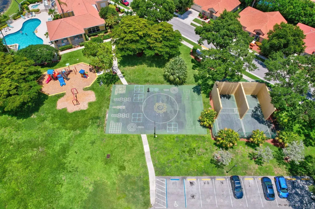 8021 Via Hacienda Riviera Beach FL 33418