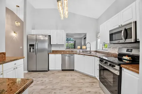 8021 Via Hacienda Riviera Beach FL 33418