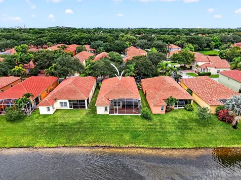 8021 Via Hacienda Riviera Beach FL 33418