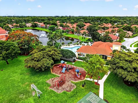 8021 Via Hacienda Riviera Beach FL 33418
