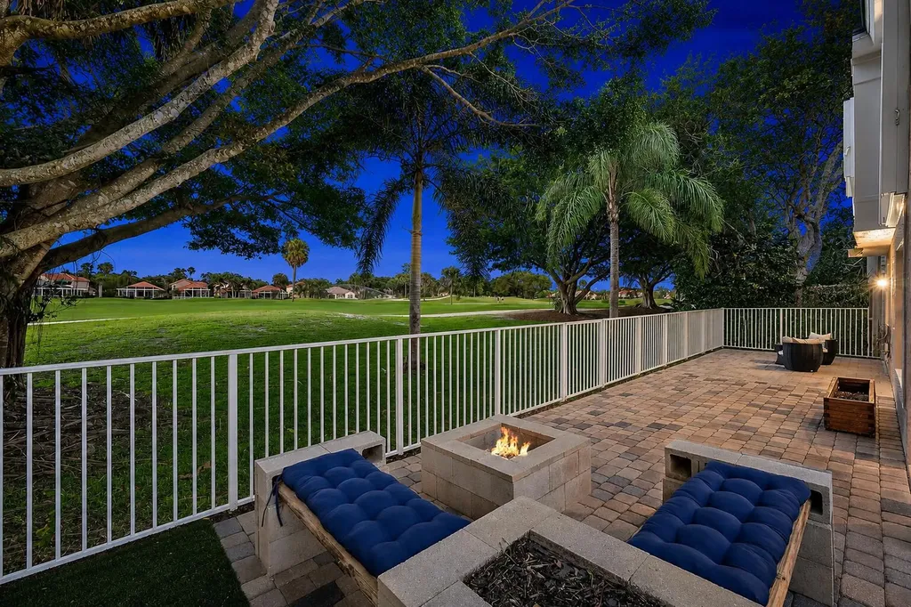 93 Admirals Court Palm Beach Gardens FL 33418
