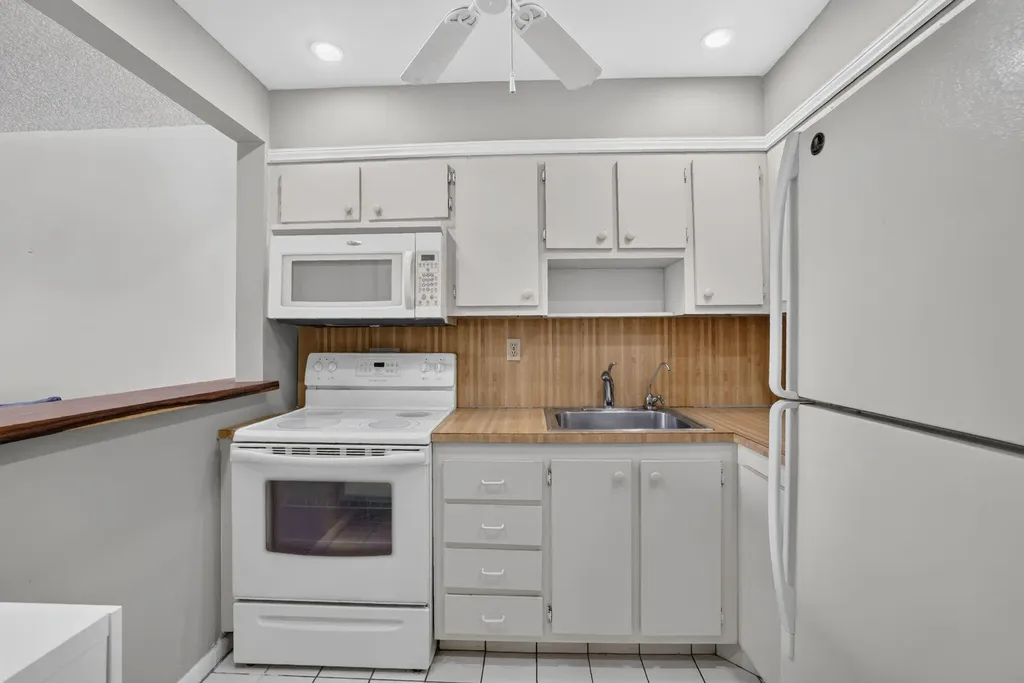 9141 Sunrise Lakes Boulevard Sunrise FL 33322