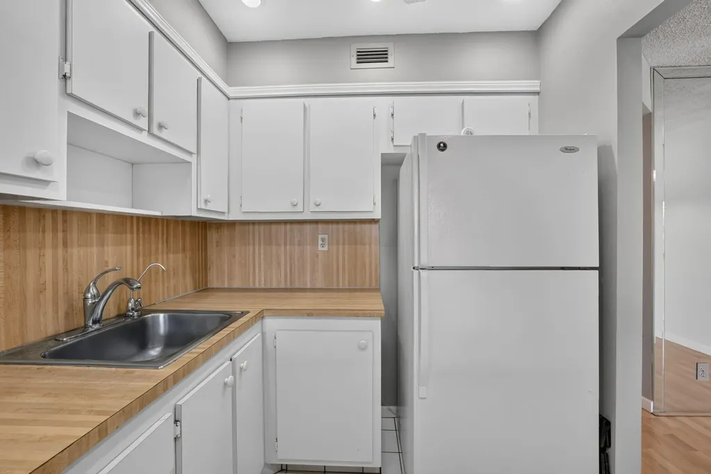 9141 Sunrise Lakes Boulevard Sunrise FL 33322