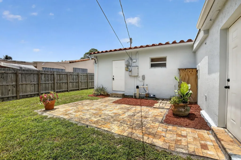 2427 Harding Street Hollywood FL 33020