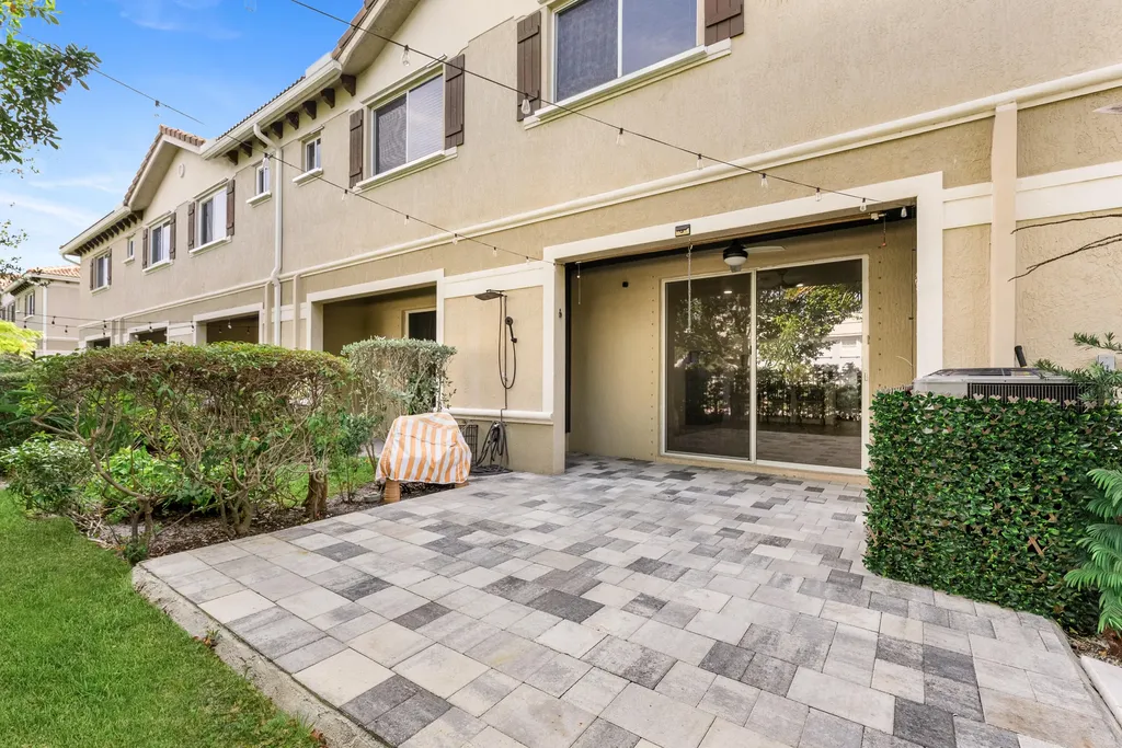 354 SE 1st Way Deerfield Beach FL 33441