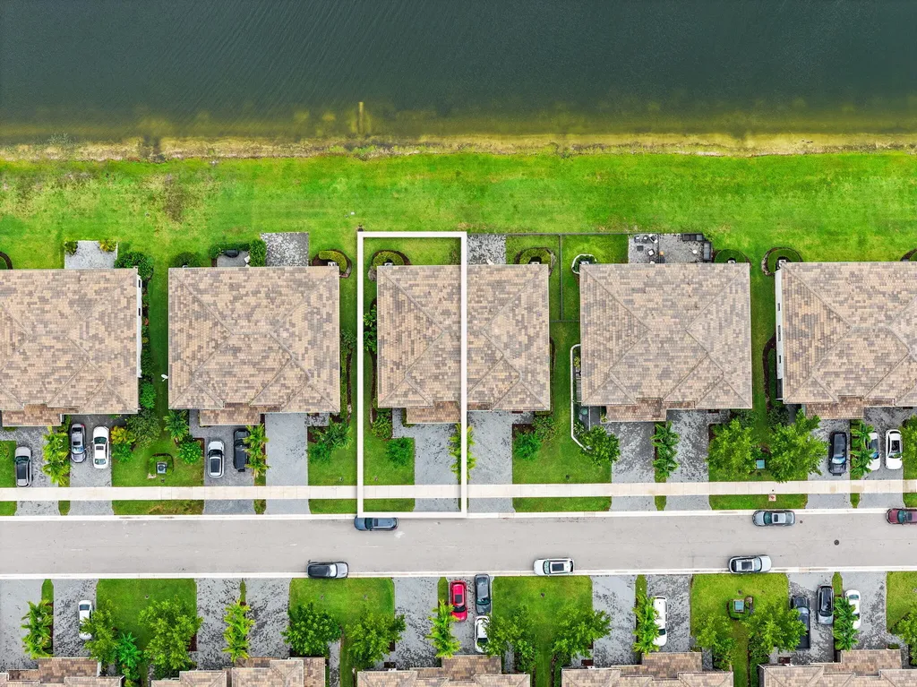 8697 Corvus Lake Worth FL 33467