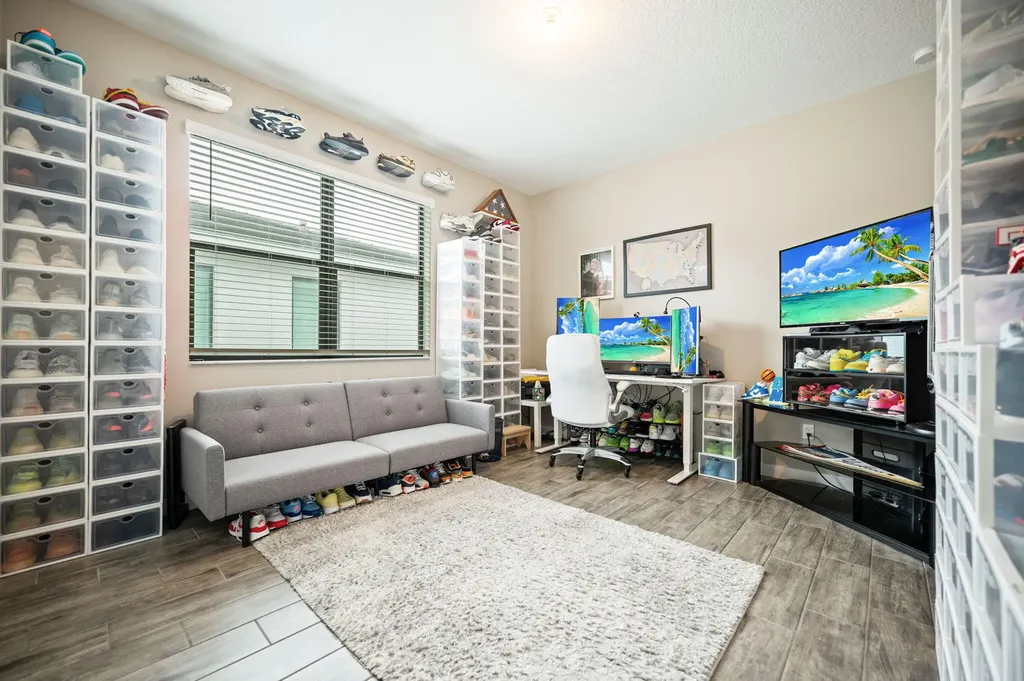 8697 Corvus Lake Worth FL 33467