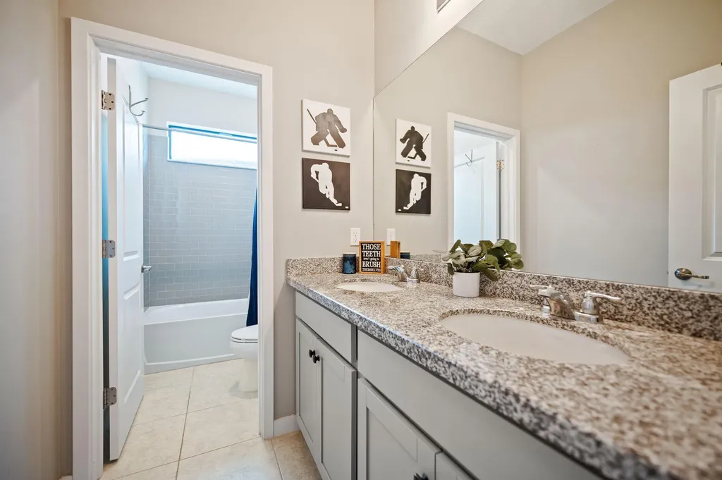 8697 Corvus Lake Worth FL 33467