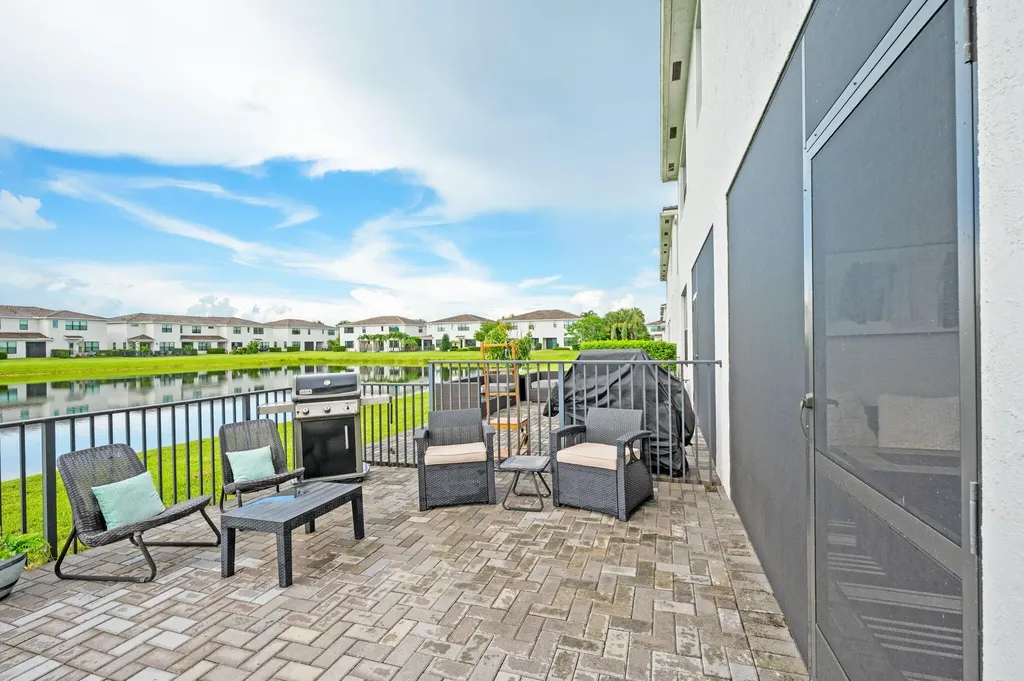 8697 Corvus Lake Worth FL 33467