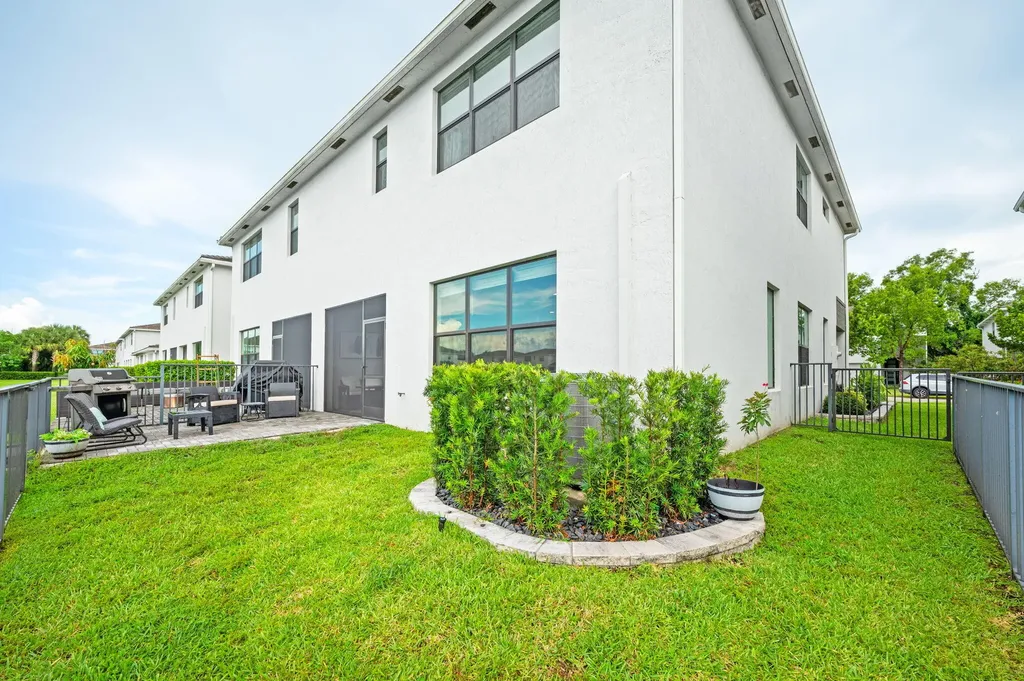 8697 Corvus Lake Worth FL 33467