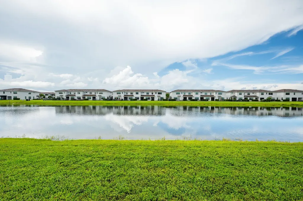 8697 Corvus Lake Worth FL 33467