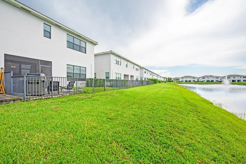 8697 Corvus Lake Worth FL 33467
