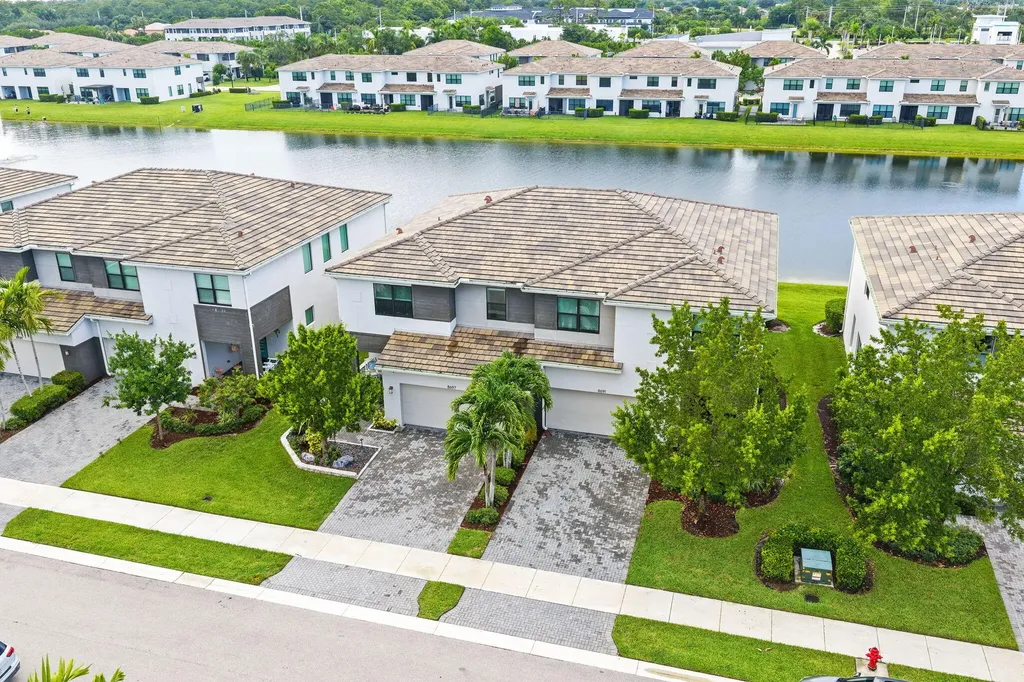 8697 Corvus Lake Worth FL 33467