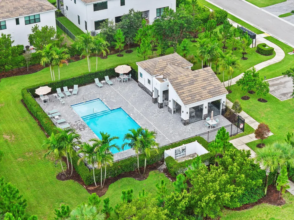8697 Corvus Lake Worth FL 33467