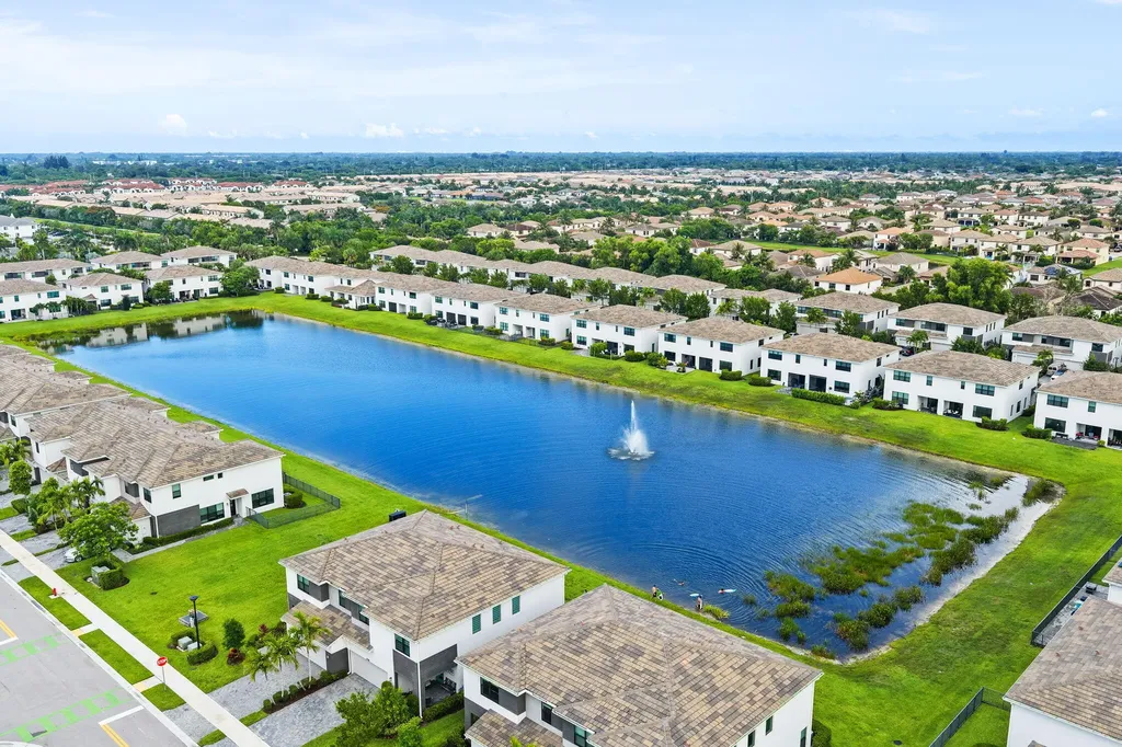 8697 Corvus Lake Worth FL 33467
