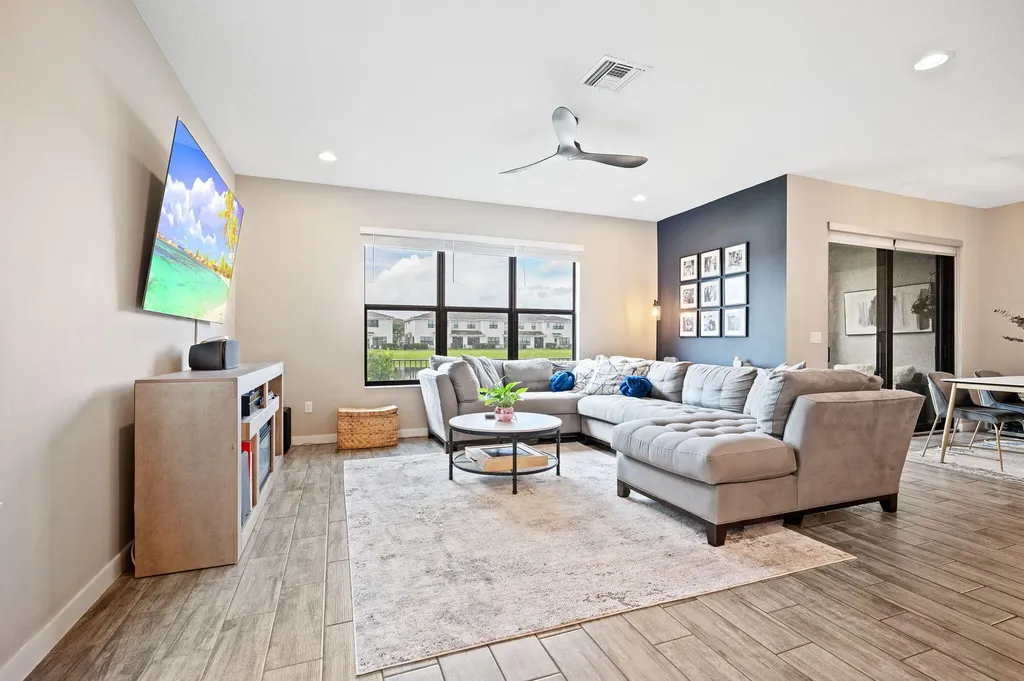 8697 Corvus Lake Worth FL 33467