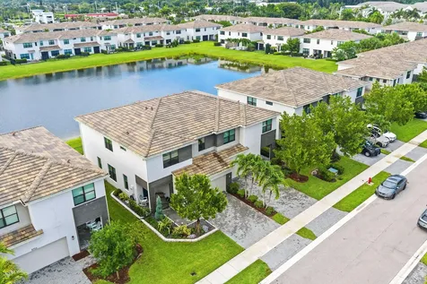8697 Corvus Lake Worth FL 33467