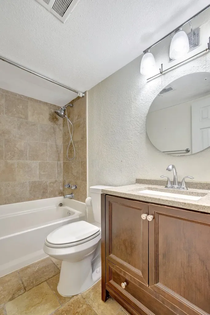 2400 NE 33rd Avenue Fort Lauderdale FL 33305