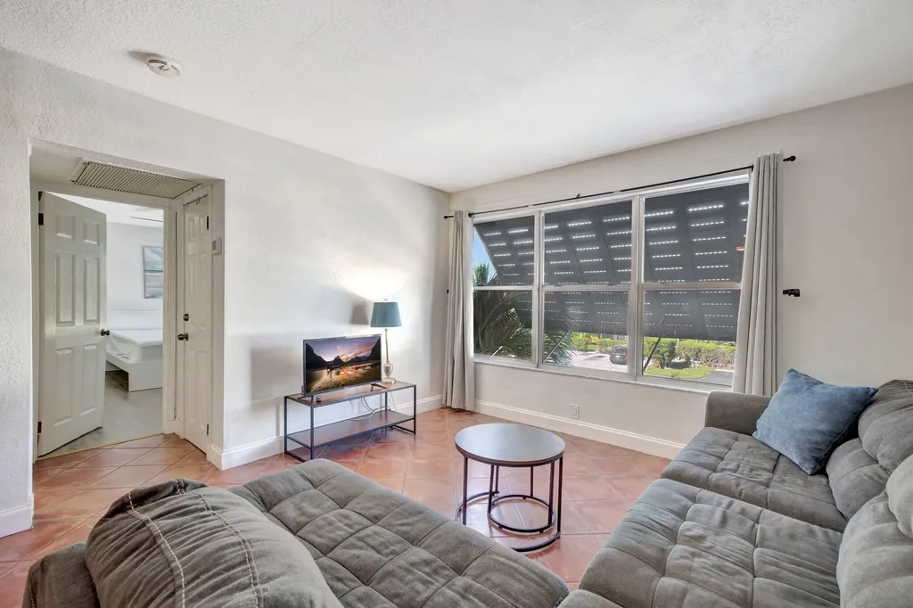 2400 NE 33rd Avenue Fort Lauderdale FL 33305