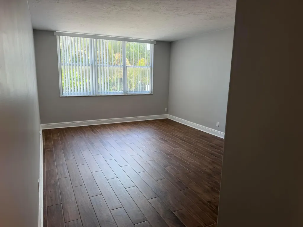 1147 Hillsboro Mile Hillsboro Beach FL 33062