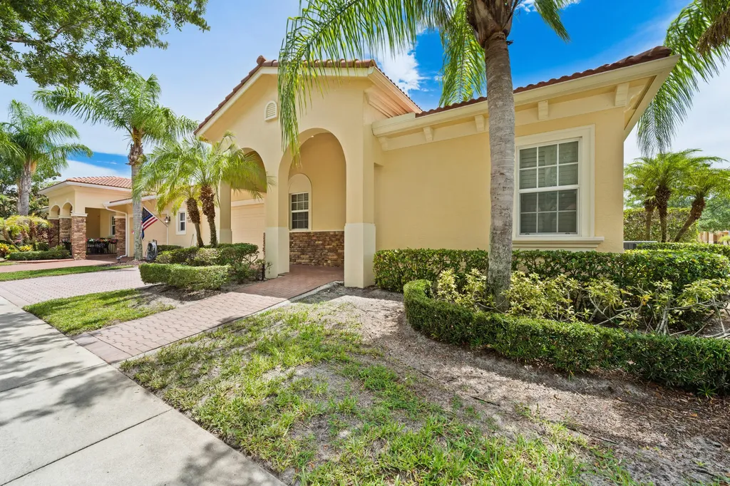 10117 SW Canossa Way Port St Lucie FL 34986