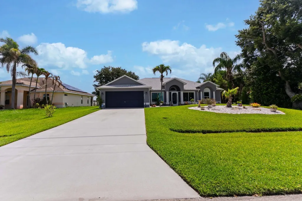 4025 SW Kadlic Street Port St Lucie FL 34953