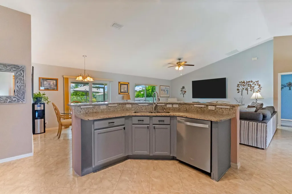 4025 SW Kadlic Street Port St Lucie FL 34953