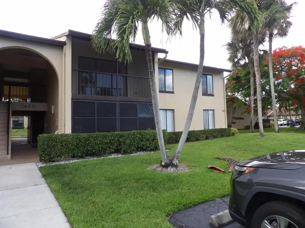 623 Sea Pine Way Greenacres FL 33415
