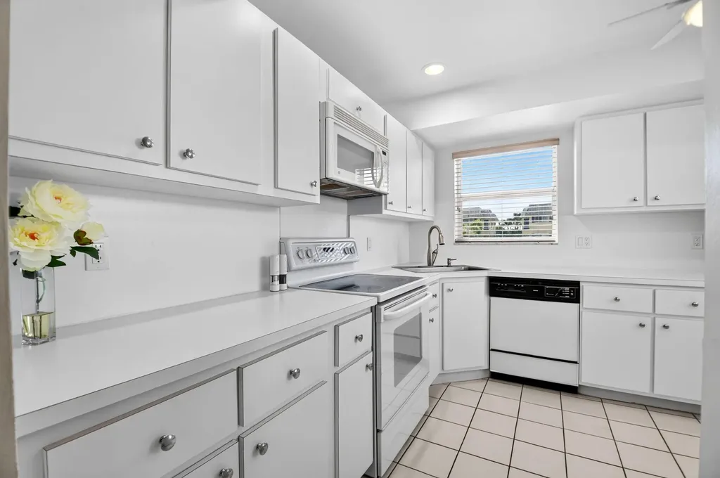 25 Colonial Club Drive Boynton Beach FL 33435