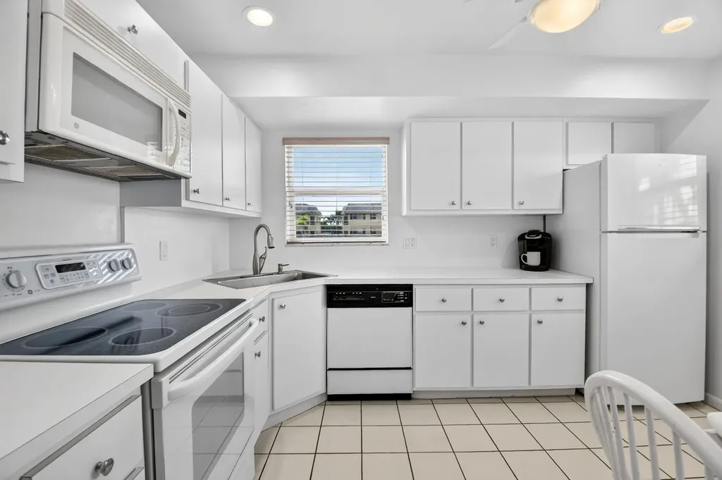 25 Colonial Club Drive Boynton Beach FL 33435