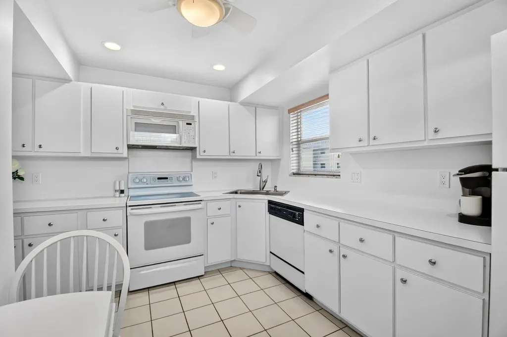 25 Colonial Club Drive Boynton Beach FL 33435