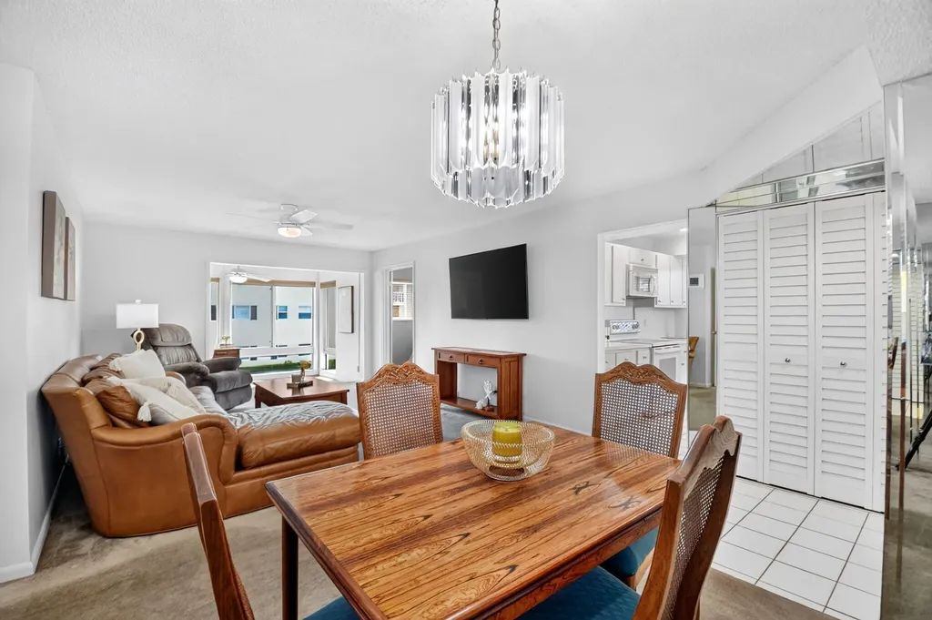 25 Colonial Club Drive Boynton Beach FL 33435
