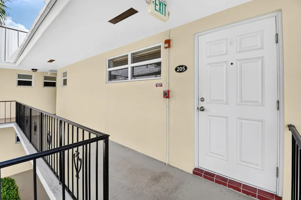 25 Colonial Club Drive Boynton Beach FL 33435