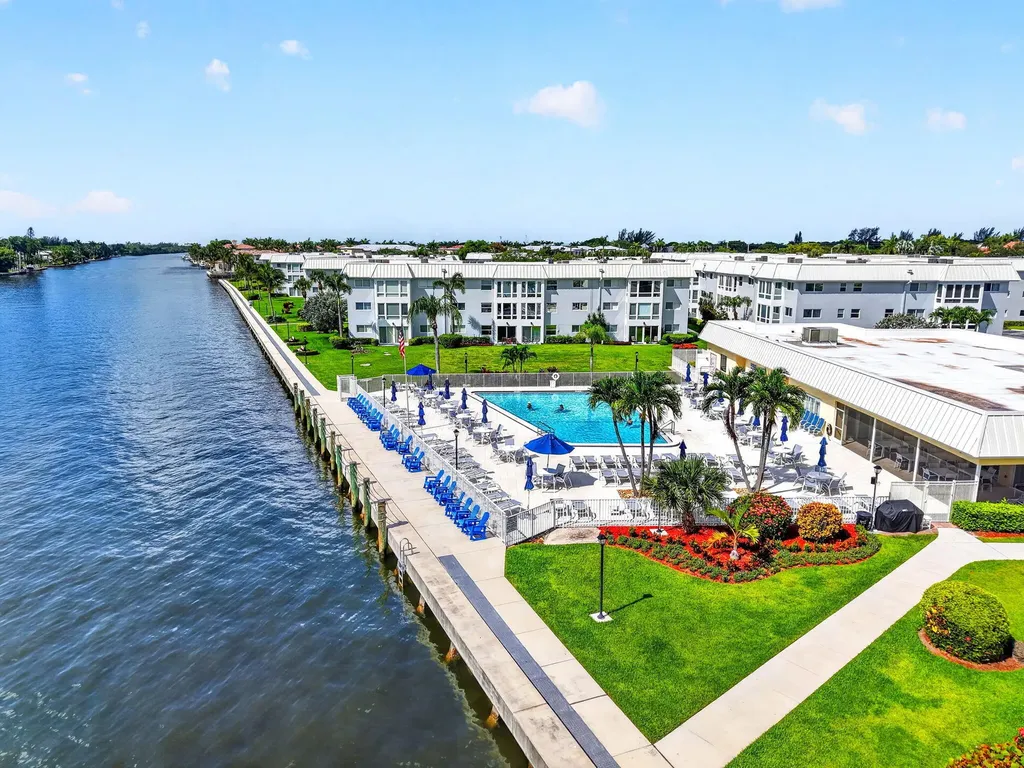 25 Colonial Club Drive Boynton Beach FL 33435
