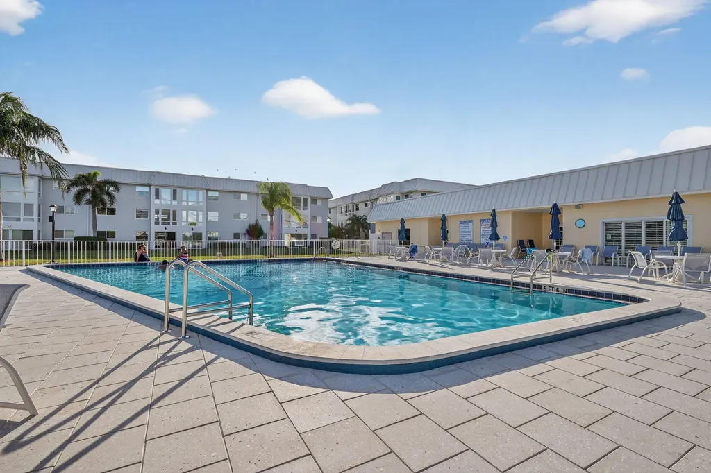 25 Colonial Club Drive Boynton Beach FL 33435