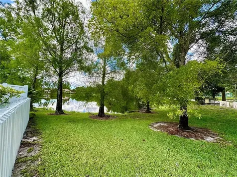 7470 NW 1st Place Plantation FL 33317