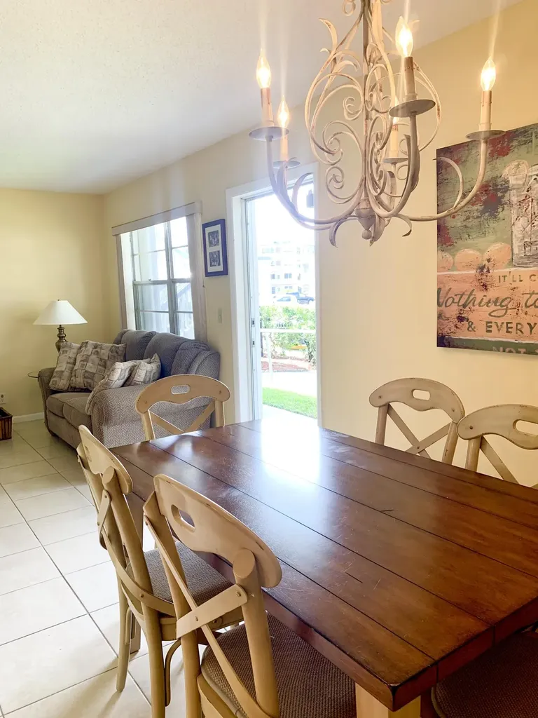 81 Kingswood E West Palm Beach FL 33417