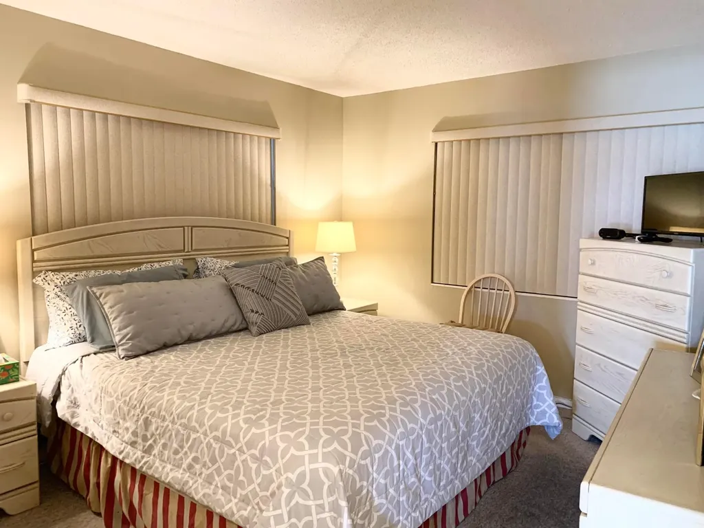 81 Kingswood E West Palm Beach FL 33417