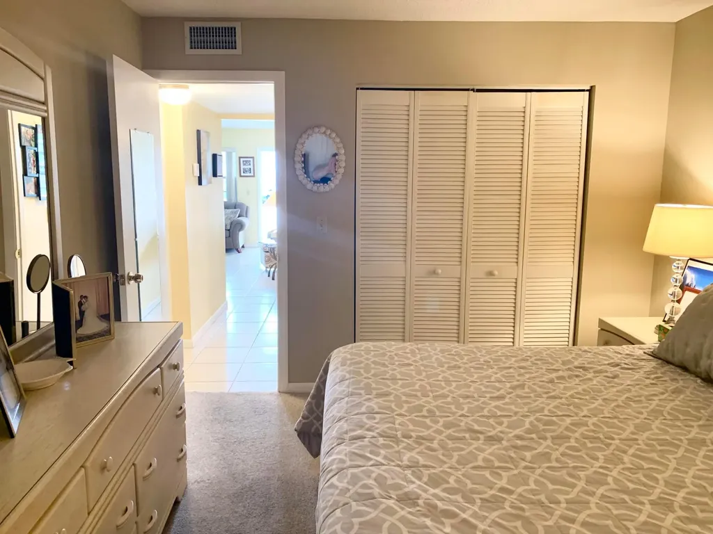 81 Kingswood E West Palm Beach FL 33417