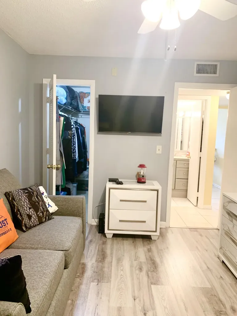 81 Kingswood E West Palm Beach FL 33417