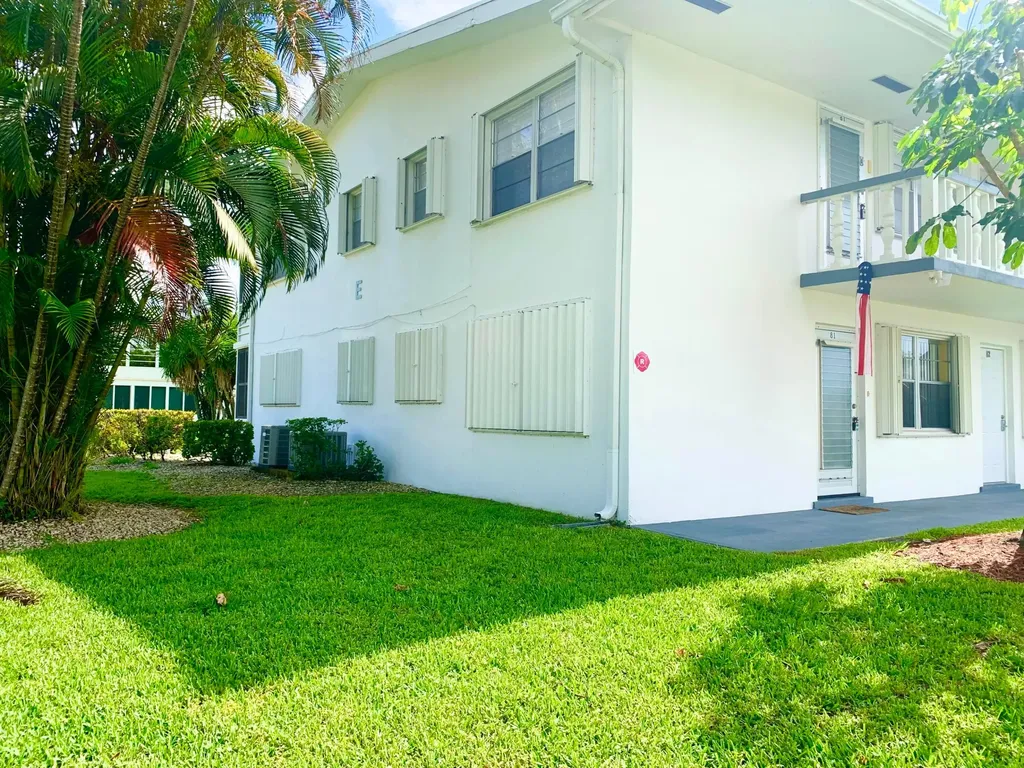 81 Kingswood E West Palm Beach FL 33417