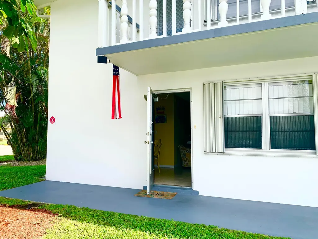 81 Kingswood E West Palm Beach FL 33417