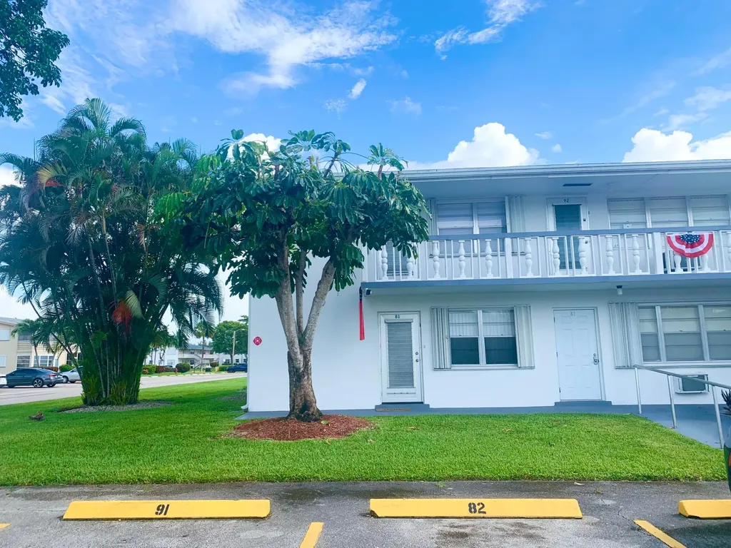 81 Kingswood E West Palm Beach FL 33417